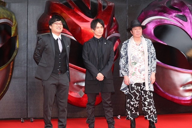 『パワーレンジャー』鈴木達央さんがレッドカーペットを颯爽と歩く！