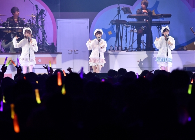 日高里菜、津田美波、山口愛 登壇「ひなビタ♪ライブ2018」レポート