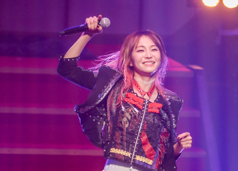 LiSAの全国ホールワンマンツアー初日より、公式レポ到着