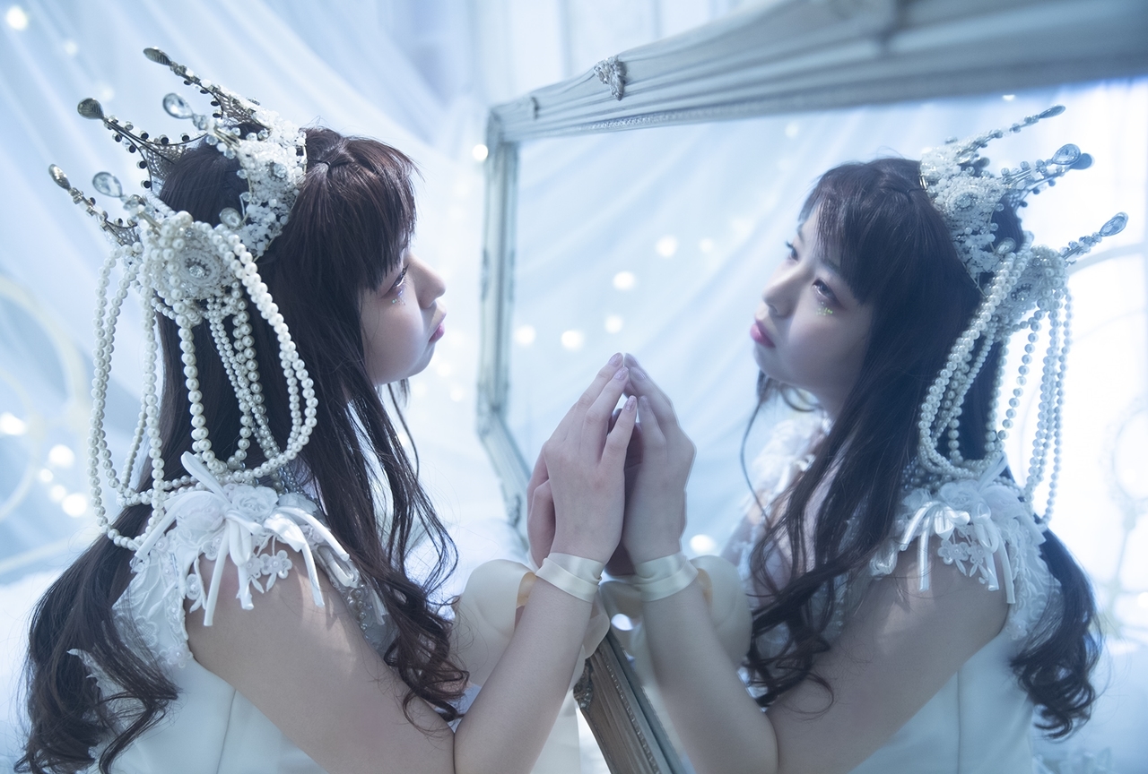 「春奈るな1stフォトブック LUNA」2月27日発売