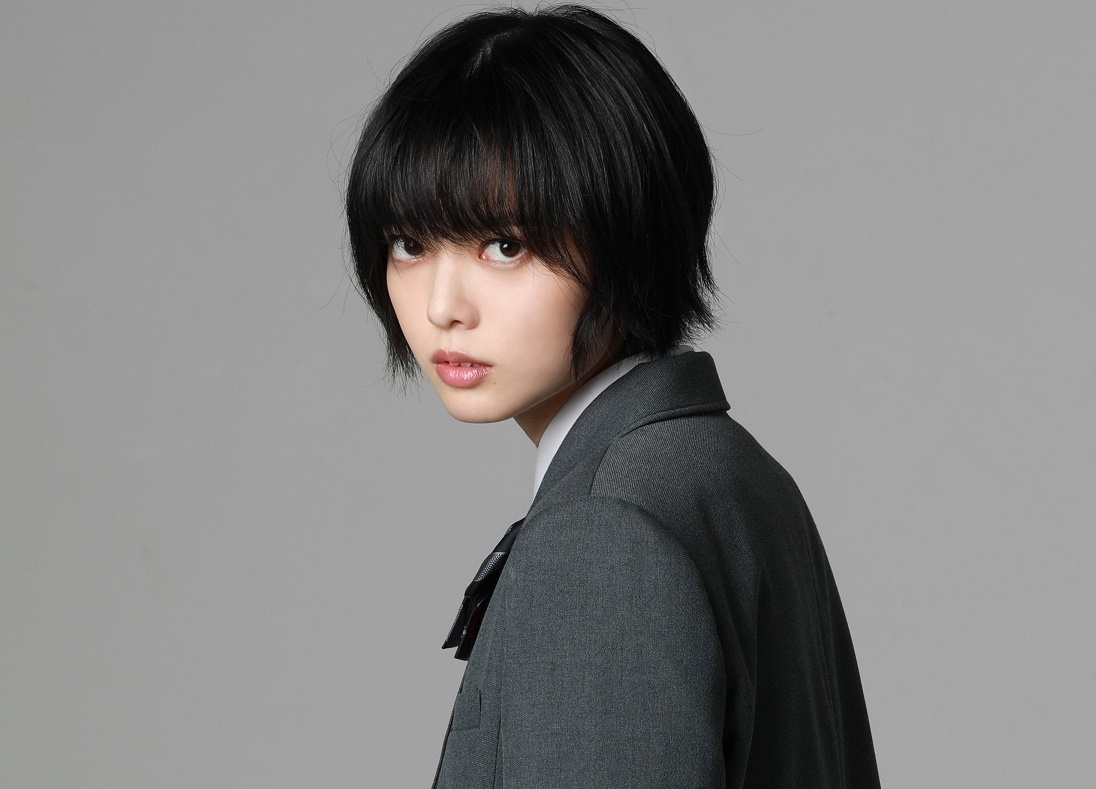 映画『さんかく窓の外側は夜』平手友梨奈がヒウラエリカ役で出演