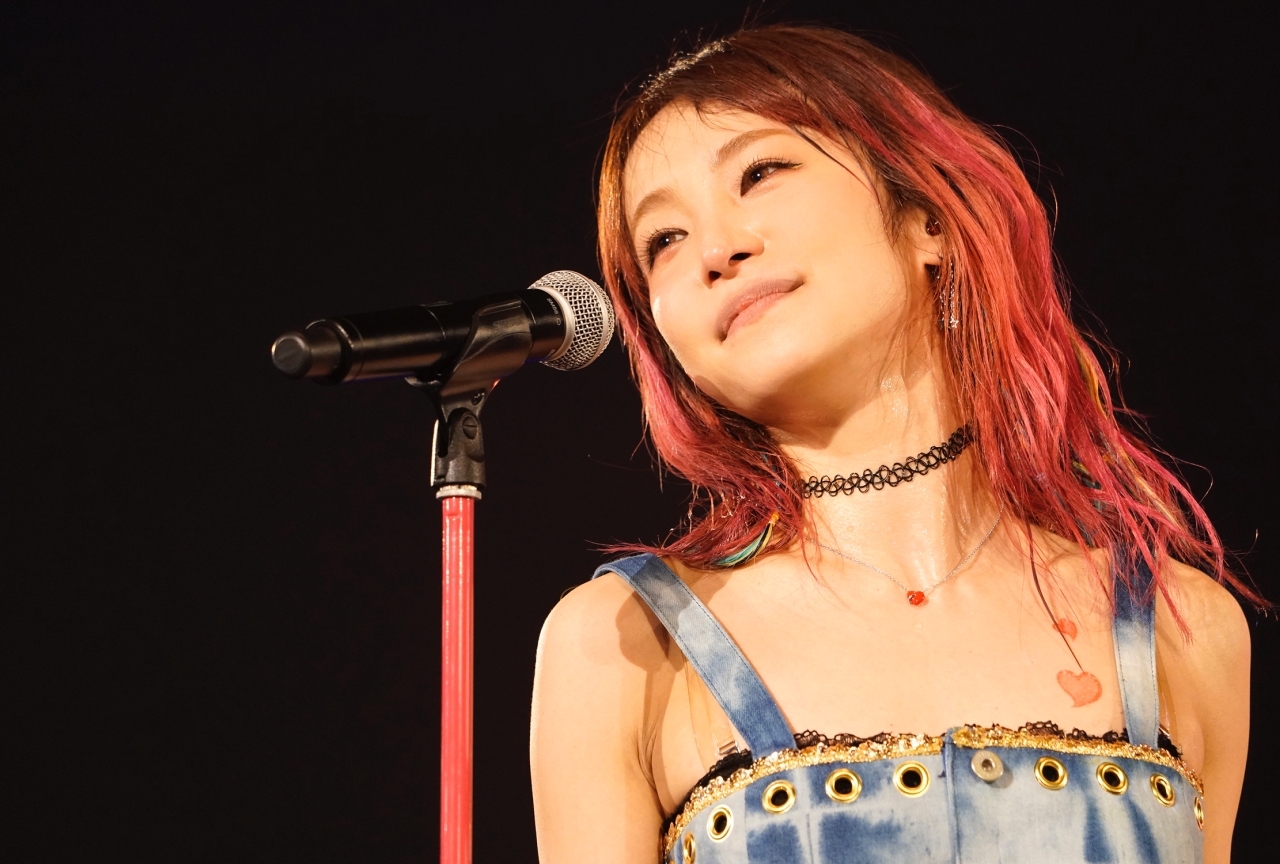 LiSAが配信したスタジオライブがYouTubeにて期間限定公開！