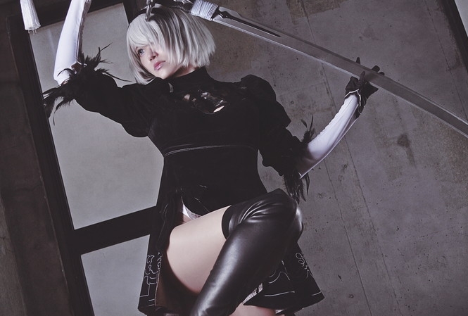 『ニーア』『FGO』『ワンパンマン』などコスプレイヤー・赤木クロのインタビュー＆コスプレ特集