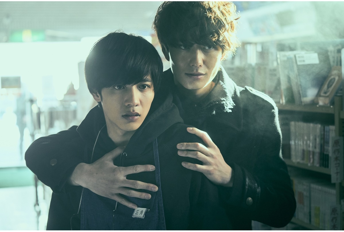 映画『さんかく窓の外側は夜』が公開延期。公開日は2021年を予定