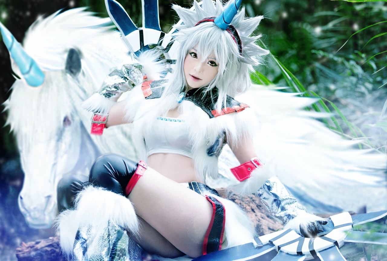 『モンハン』キリン装備を身に着けるハンターのコスプレ特集