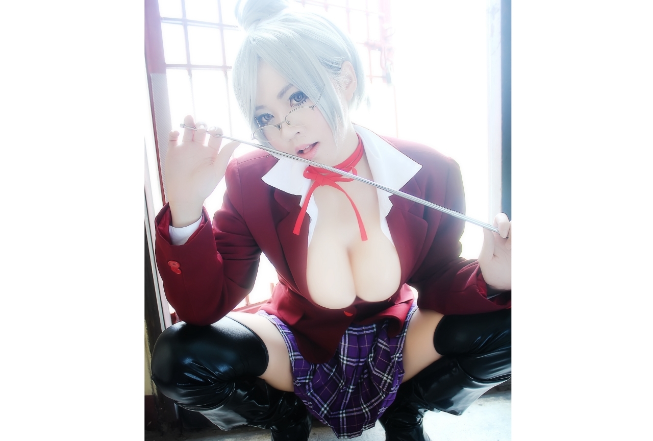 『監獄学園』裏生徒会副会長・白木芽衣子、書記・緑川花のコスプレ特集