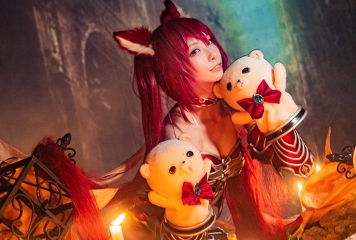 『神撃のバハムート』『シャニマス』などコスプレイヤー・misacoのコスプレ&インタビューを特集