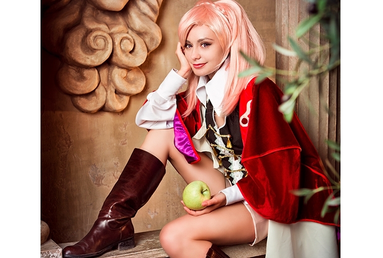 『神撃のバハムート』アーミラ、オリヴィエらのコスプレ特集