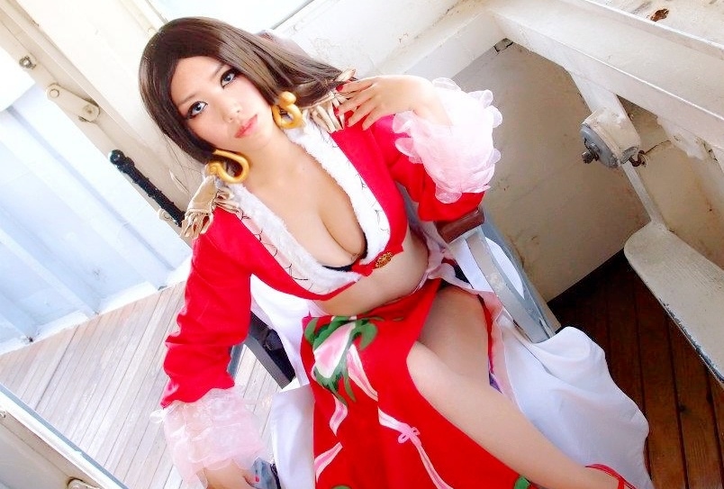 『ワンピース』ナミ、ロビン、ハンコックなど、人気キャラのコスプレ特集