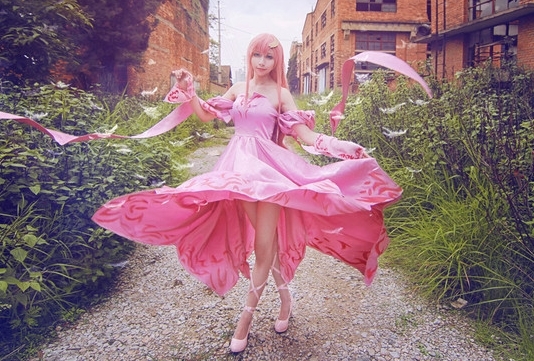 『ガンダム』シリーズの美しいコスプレ特集│セイラ、レイン、ラクスなど