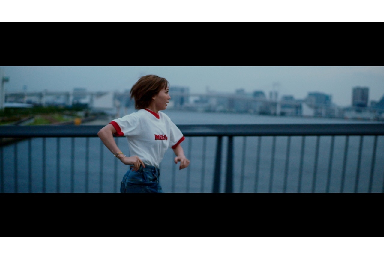声優・斉藤朱夏、1stアルバムリード曲「もう無理、でも走る」MVが公開