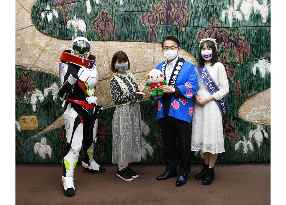 秋アニメ『シキザクラ』声優・茉白実歩と歌手・亜咲花が、愛知県・大村知事を表敬訪問！