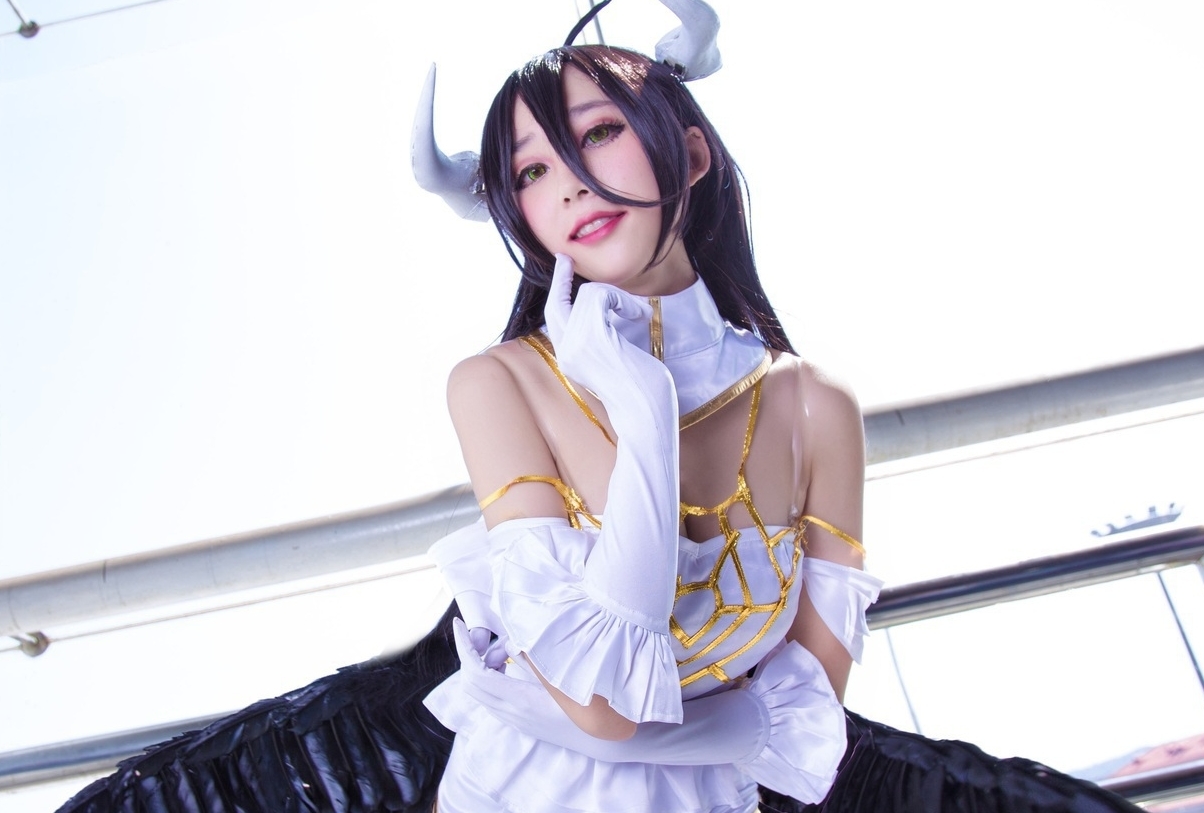 『オーバーロード』アルベド、シャルティアの美しいコスプレ特集