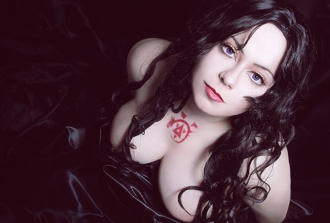 『鋼の錬金術師』ウィンリィ、リザ、ラストのコスプレ特集