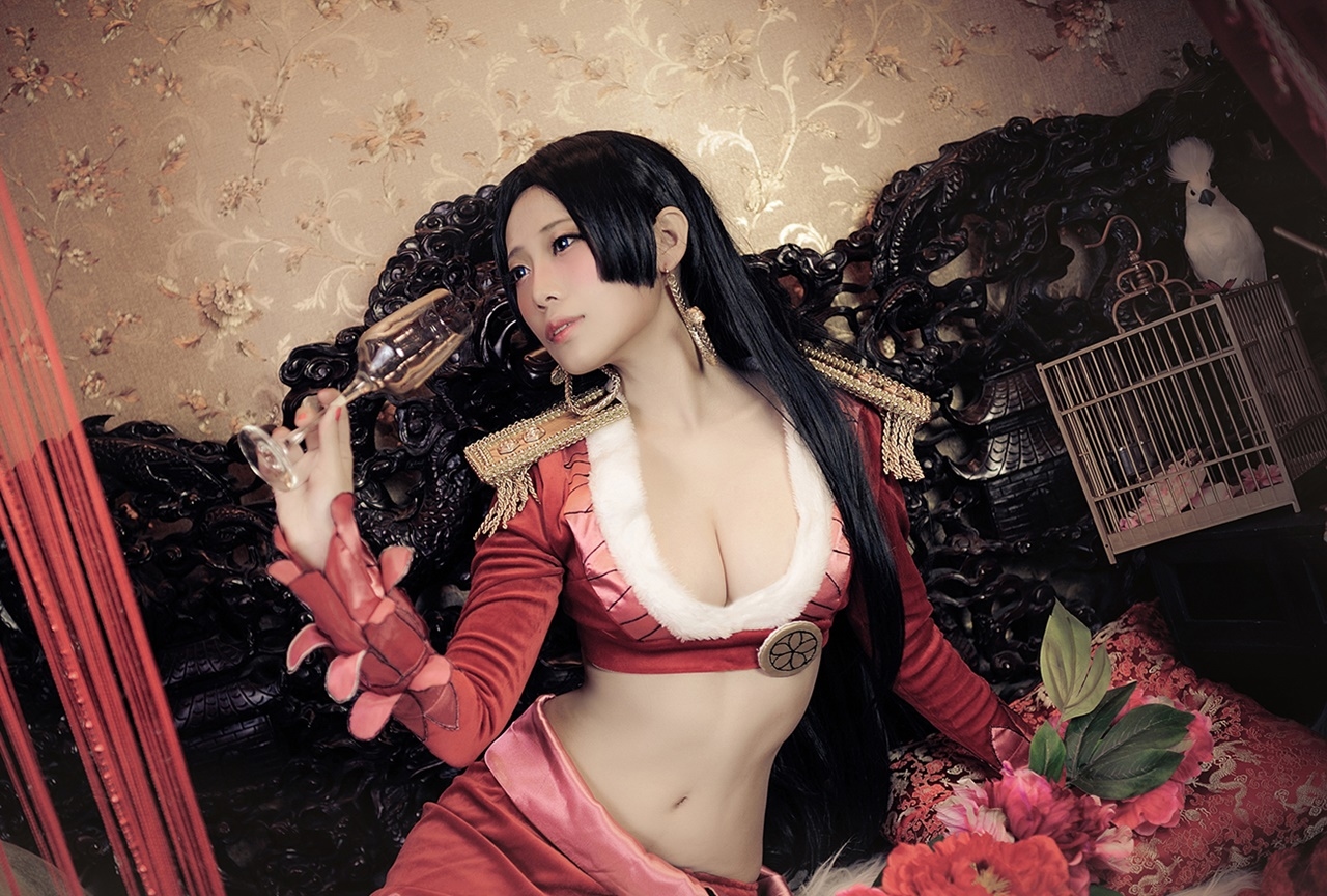 『ワンピース』ボア・ハンコックの美しいコスプレ特集