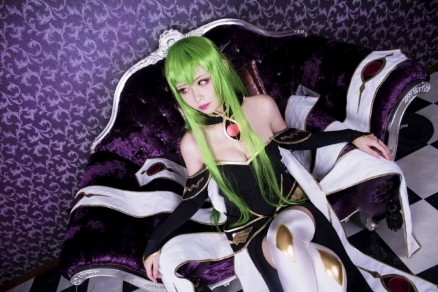 『コードギアス』C.C.（シーツー）の美しいコスプレ写真