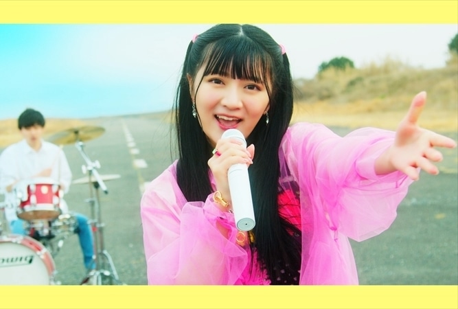 鈴木杏奈「Chasing the dream」MV撮影レポート｜青空の下、滑走路で疾走！