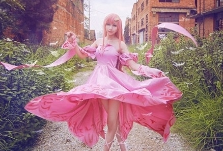 『ガンダム』シリーズ女性キャラコスプレ特集│セイラ、レイン、ラクスなど