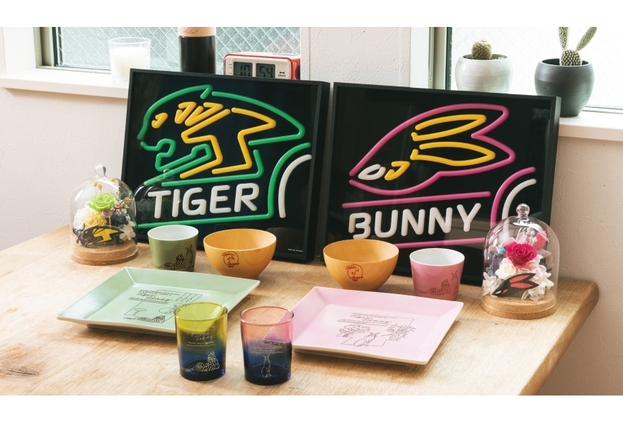 『TIGER & BUNNY 2』より、ワイルドタイガーとバーナビーのコラボインテリアがアニメイト通販に登場