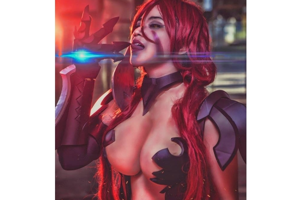 『ウィッチブレイド』天羽雅音、都築栞、まりあの美しいコスプレ特集