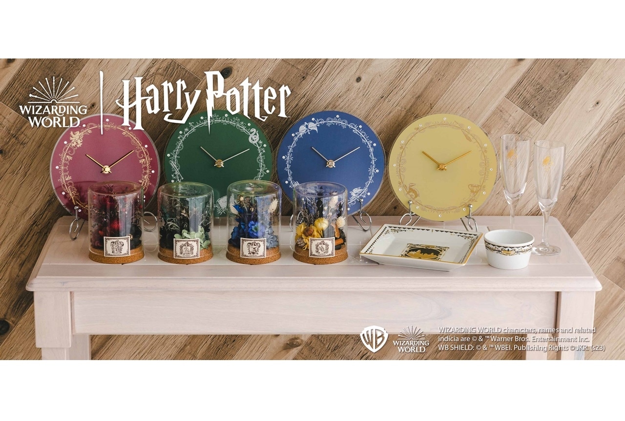 映画『ハリー・ポッター』より「ホグワーツ魔法魔術学校」から着想を得たインテリア雑貨が登場