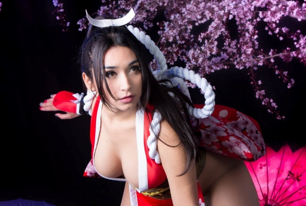 『餓狼伝説』『KOF』不知火舞のセクシーなコスプレ特集