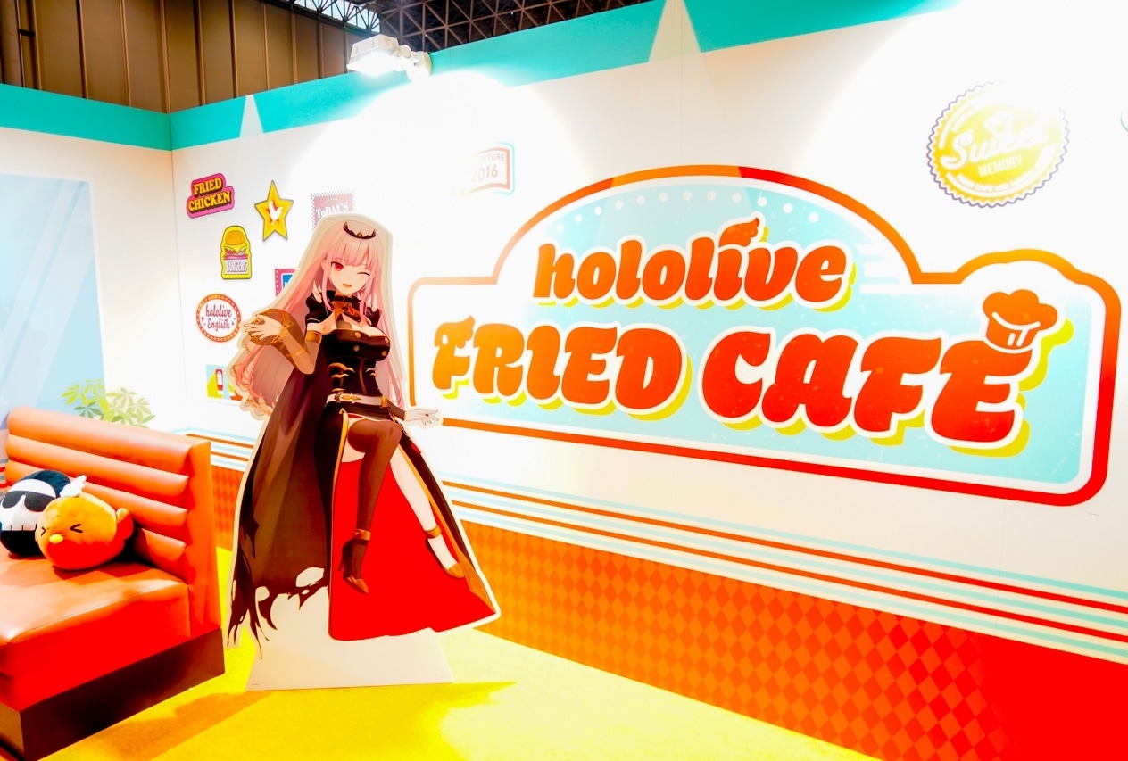 ホロライブEnglishメンバーが店員となりお出迎え!「hololive FRIED CAFE」レポート【hololive SUPER EXPO 2023】