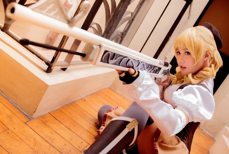 人気作『魔法少女まどか☆マギカ』巴マミのクールなコスプレ特集