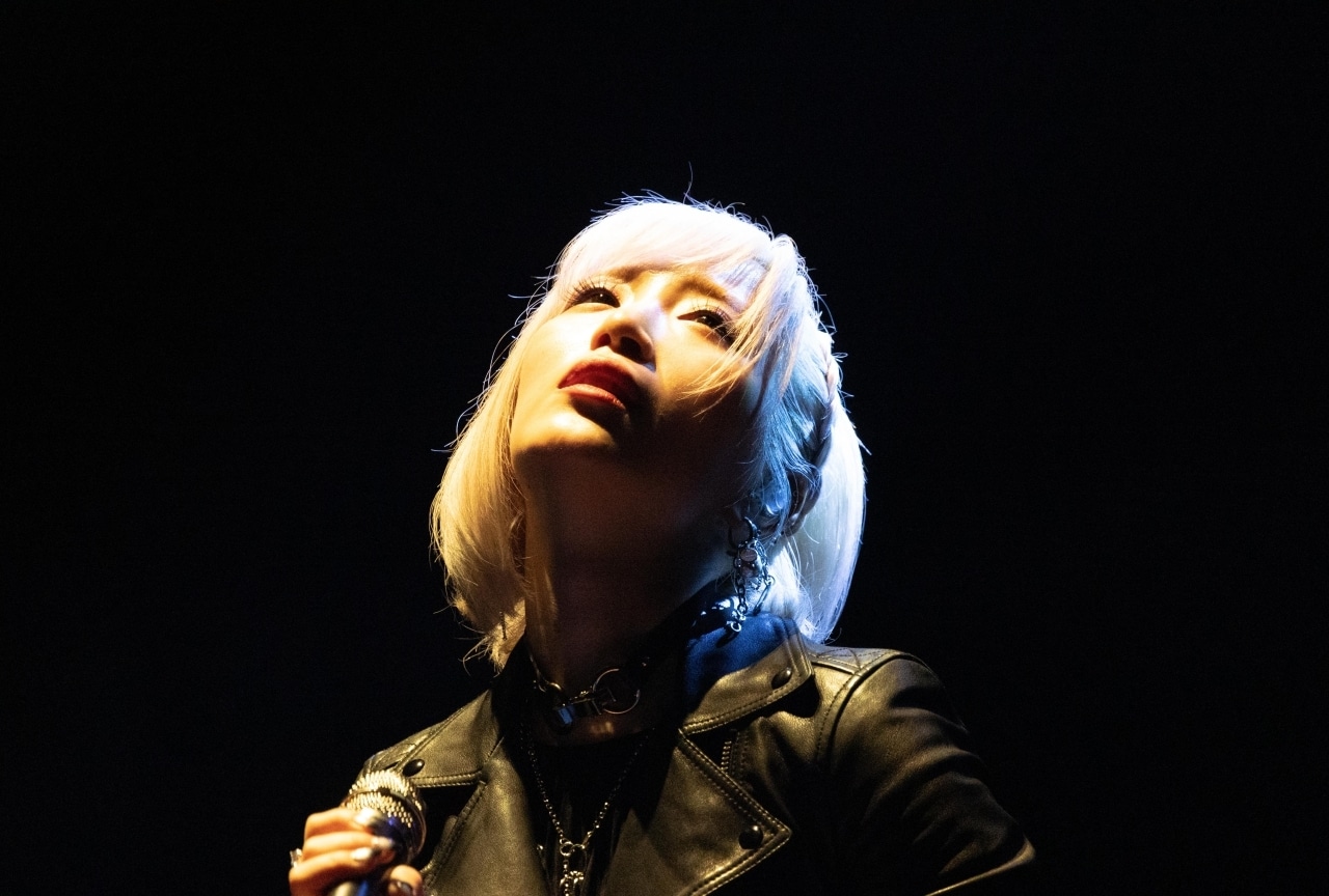 ReoNa初の日本武道館ライブで見せた一対一／ライブレポート