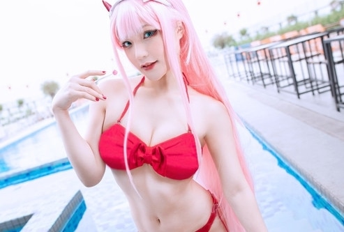 『ダリフラ』より、ヒロイン・ゼロツーの妖艶なコスプレ写真をお届け
