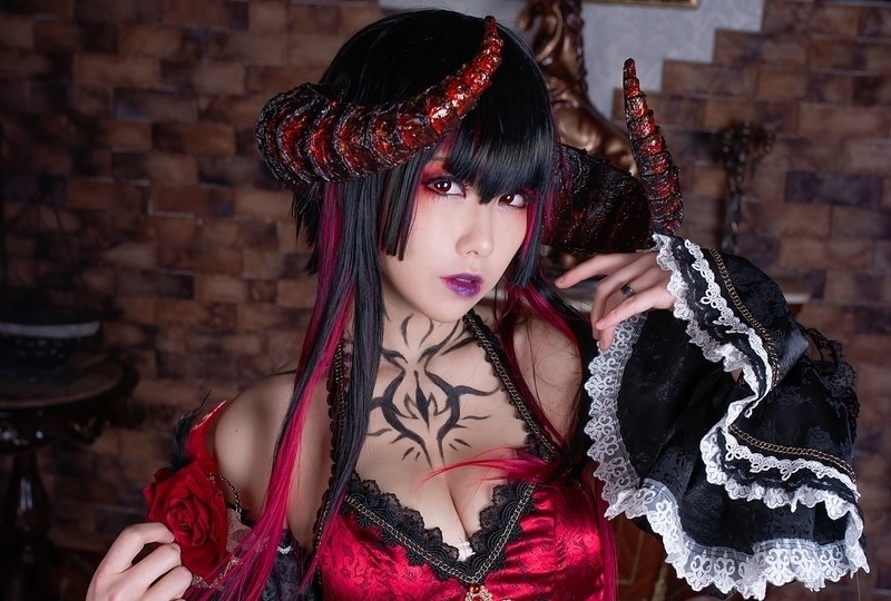 『鉄拳』エリザのセクシーなコスプレ写真を特集