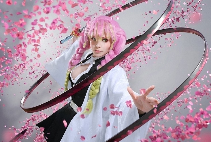 『鬼滅の刃』蟲柱・胡蝶しのぶ、恋柱・甘露寺蜜璃のコスプレ特集