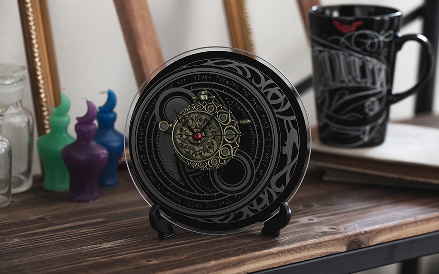 『BAYONETTA（ベヨネッタ）』をイメージした、美しいガラスクロックが登場！