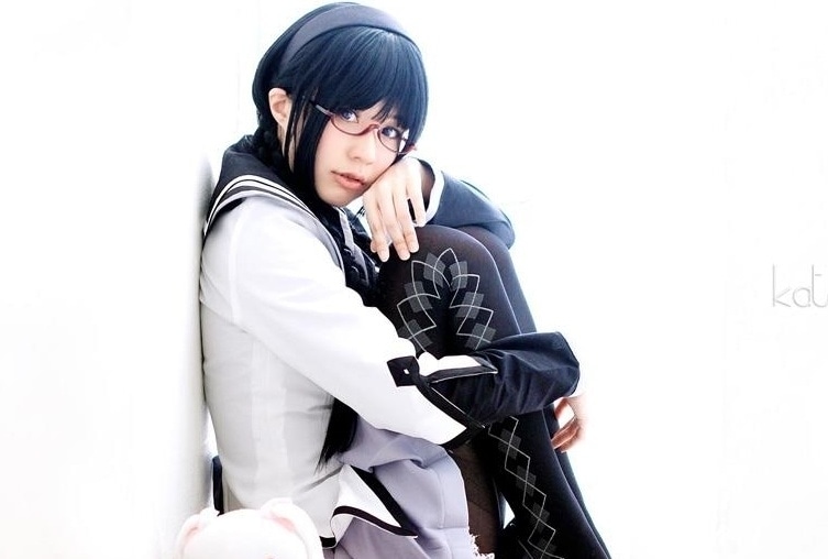 メガネキャラのコスプレ特集│清水潔子、暁美ほむら、霧島など