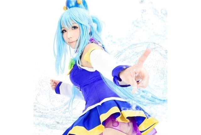 『このすば』より、アクアのキュートなコスプレ写真をお届け