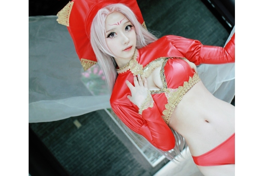 『封神演義』より、妲己の艶やかなコスプレ写真をお届け