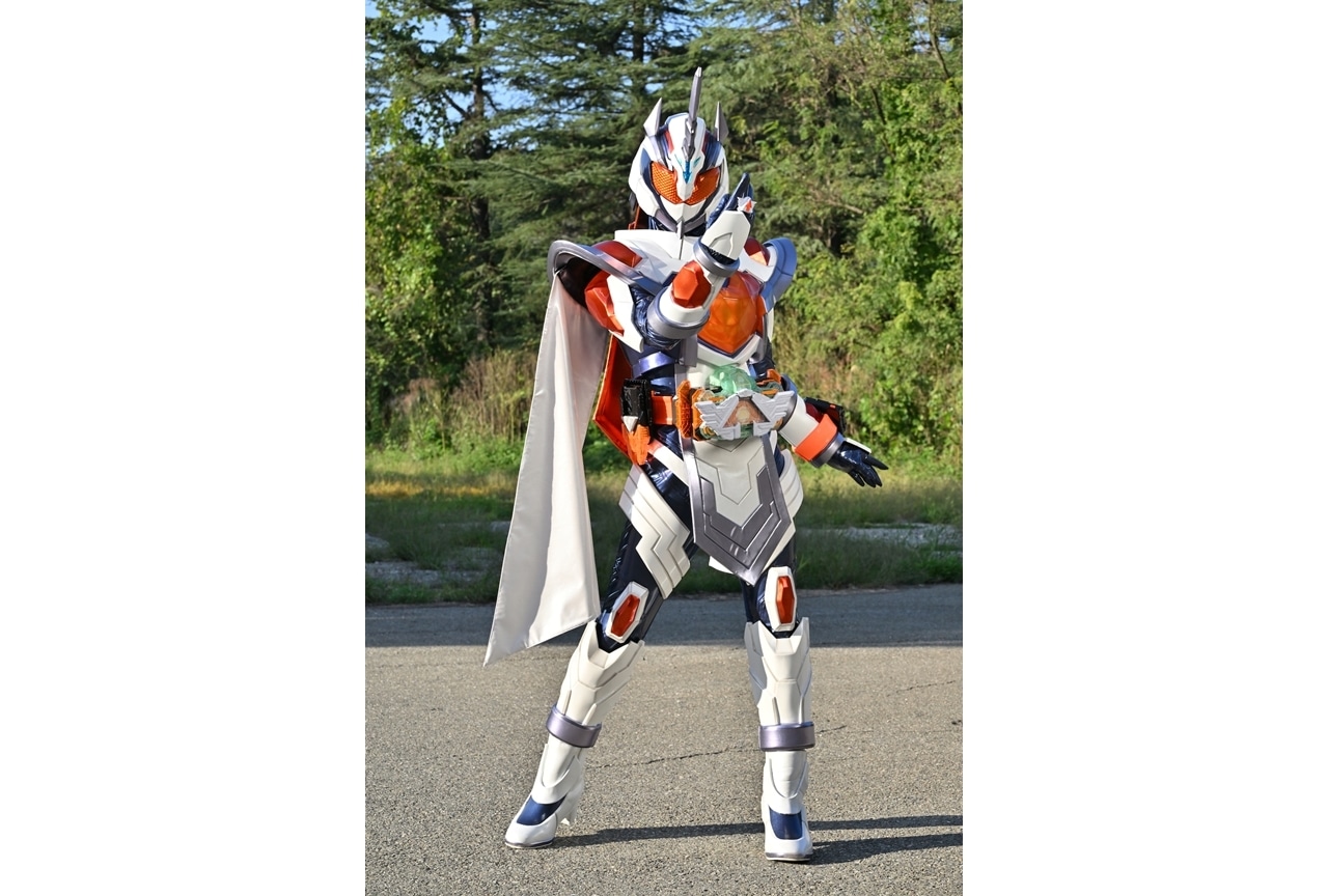 『映画ガッチャードギーツ』女性2号ライダー・仮面ライダーマジェード解禁!