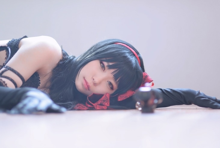 『まどマギ』より、暁美ほむらに扮したコスプレイヤーの写真をお届け
