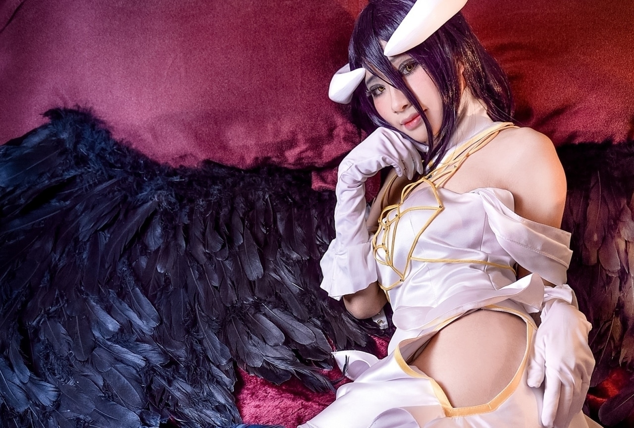 『オーバーロード』アルベドに扮したコスプレイヤーの写真をお届け