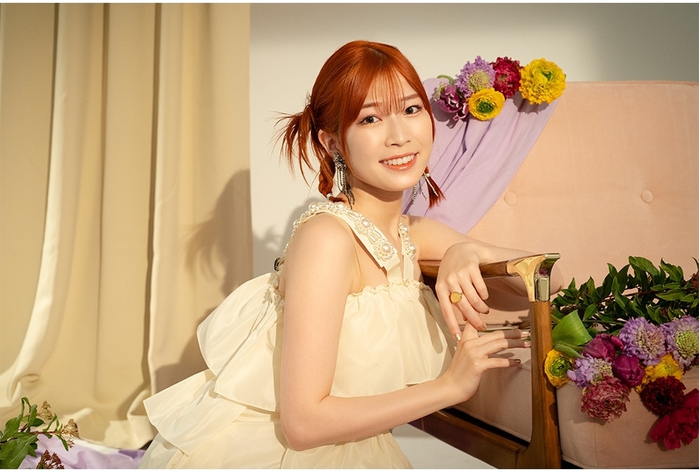 青山吉能ニューデジタルシングル「Flowery」新アー写とジャケ写公開！