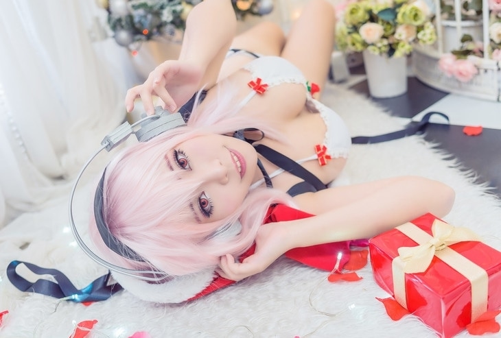 「すーぱーそに子」コスプレイヤーのセクシーでキュートな写真をお届け