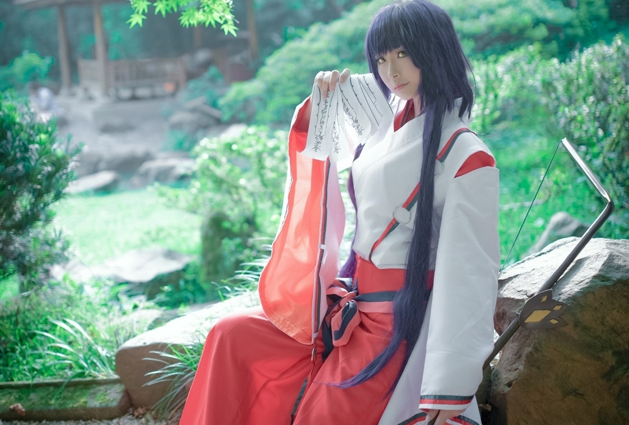 巫女衣装の女性キャラコスプレ特集|『東京レイヴンズ』土御門夏目ら