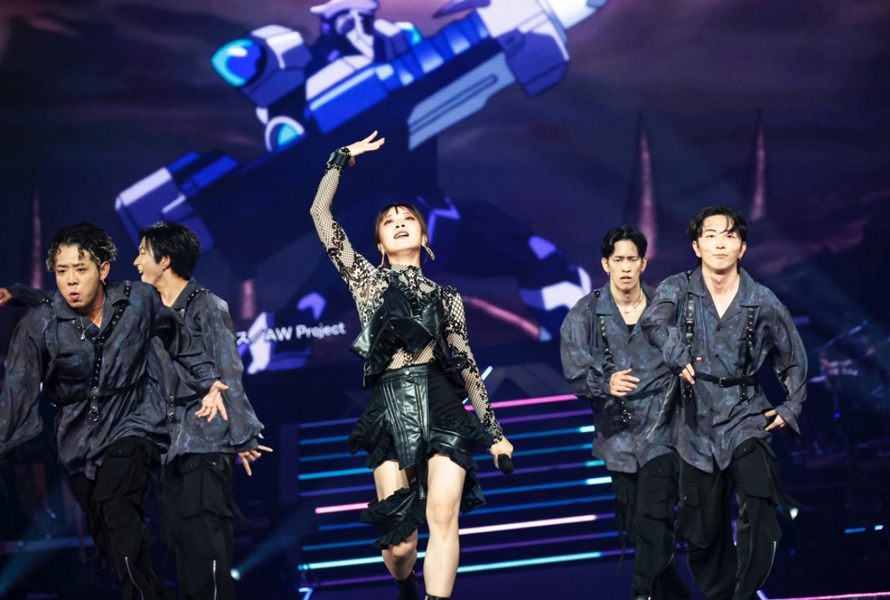 【アニサマ2025】May’nさんが『マクロスF』「ノーザンクロス」を歌い上げる!