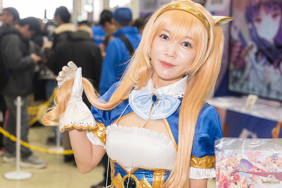 色とりどりの美女が集まった「あいりすミスティリア！／オーガスト ブース」│冬コミ2025の美人コスプレイヤー＆コンパニオン特集