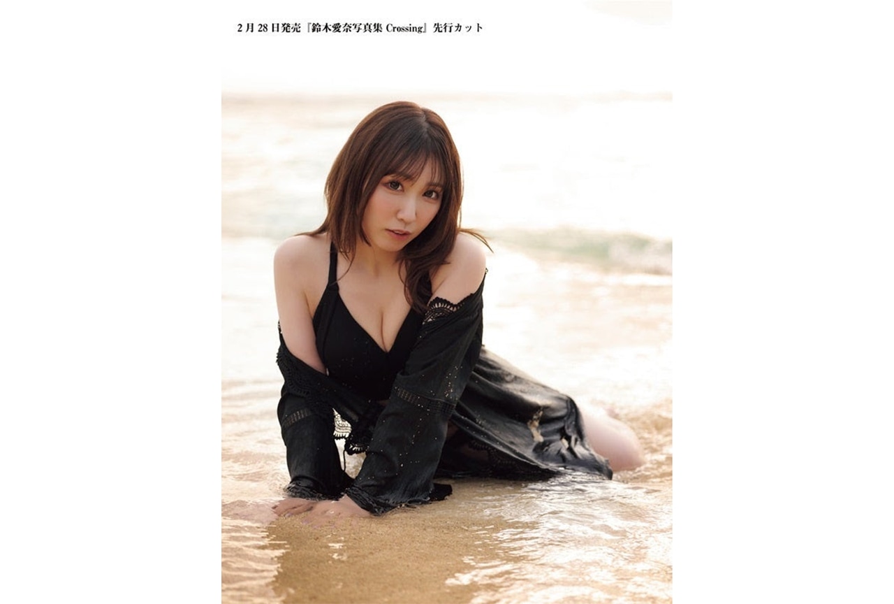 声優・鈴木愛奈の写真集が2/28に発売！　水着姿などの先行カットも公開