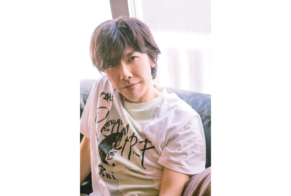 佐藤拓也 デビュー20周年記念写真集 4/3発売｜アニメイトセットはアクスタ付き